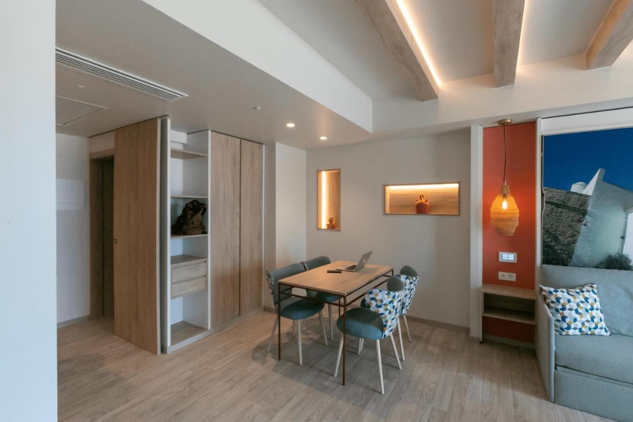 The White Apartments (Adults Only) Sant Antoni de Portmany Exterior foto