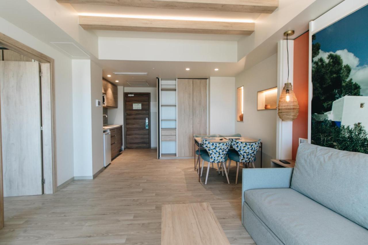 The White Apartments (Adults Only) Sant Antoni de Portmany Exterior foto