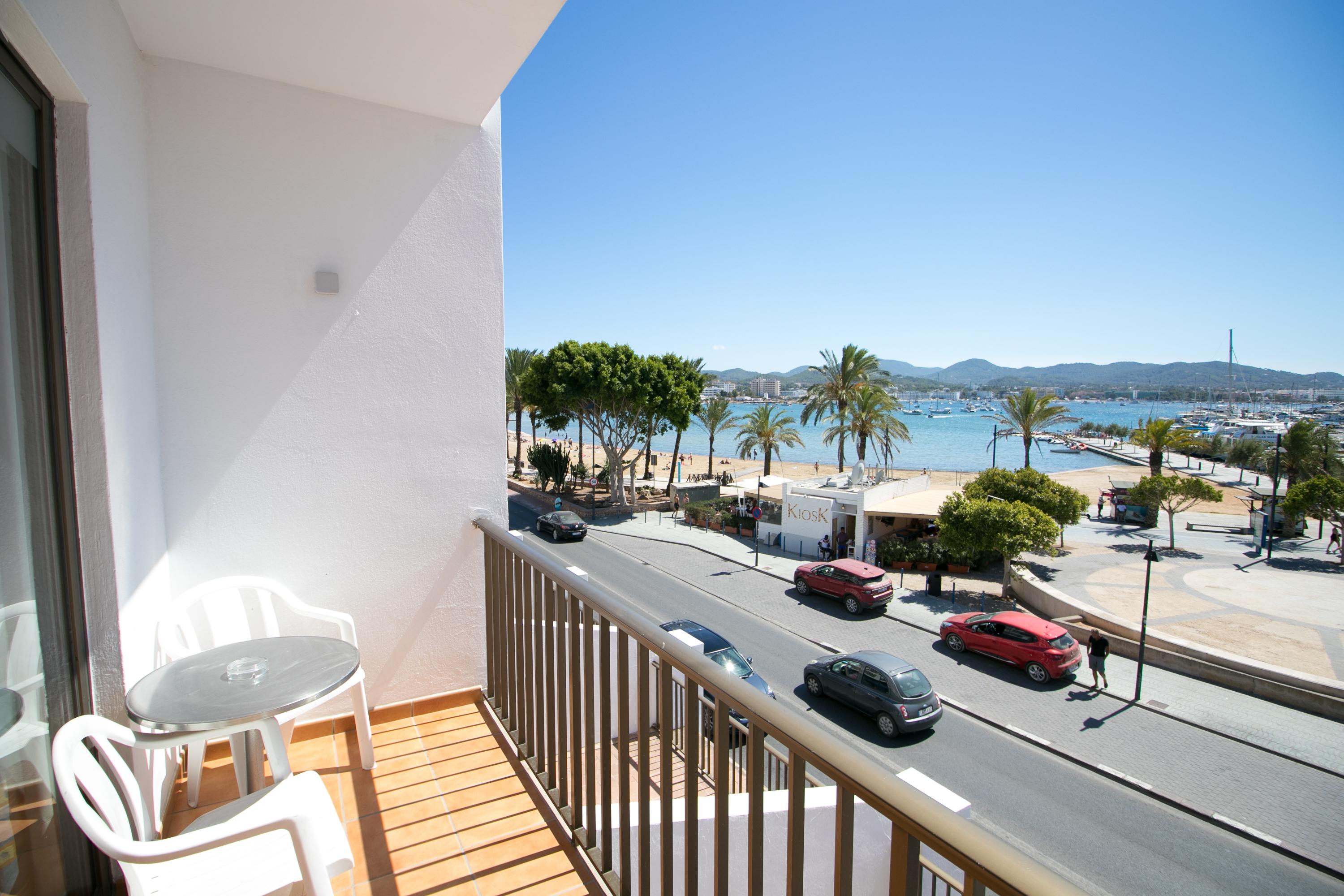 The White Apartments (Adults Only) Sant Antoni de Portmany Exterior foto