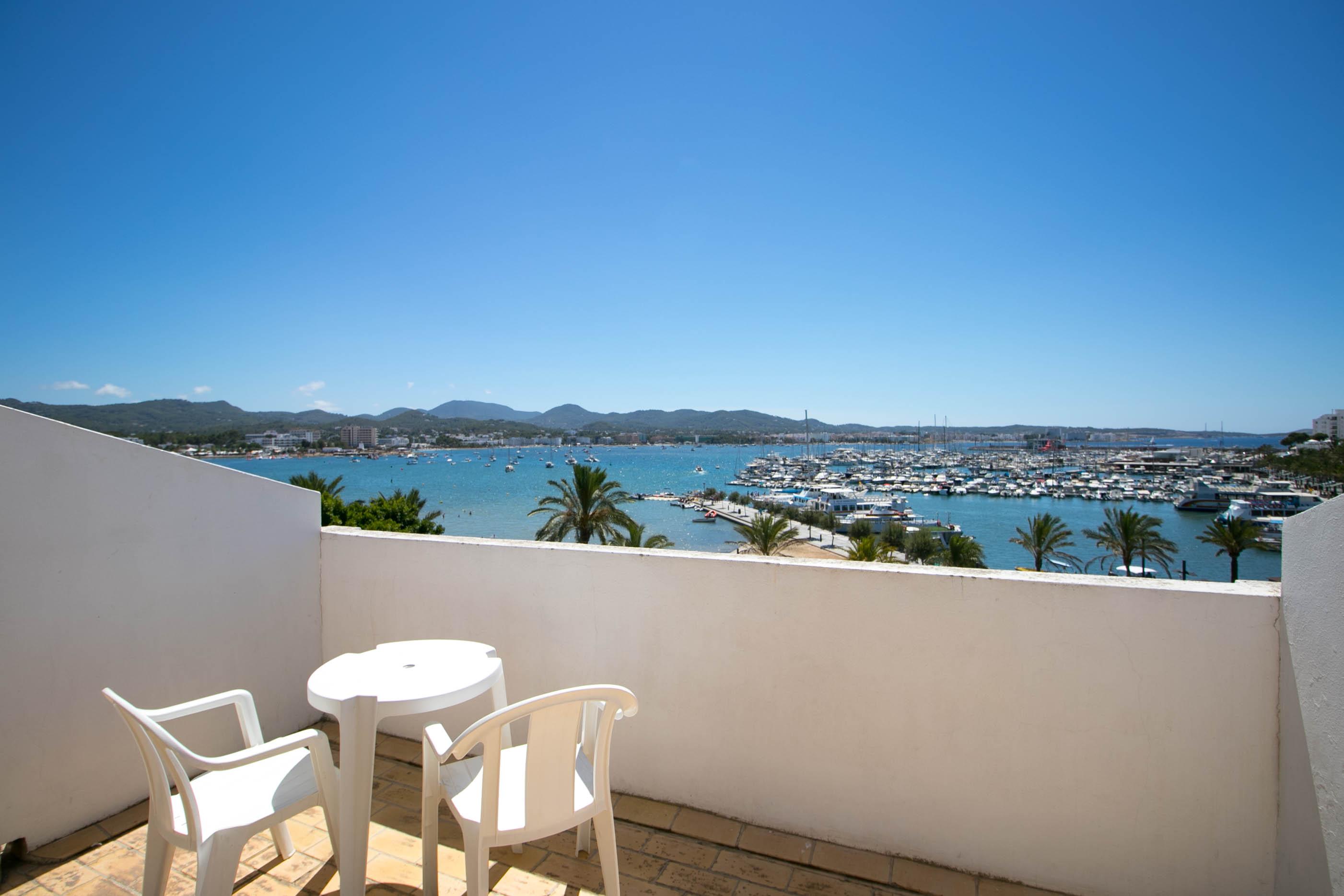 The White Apartments (Adults Only) Sant Antoni de Portmany Exterior foto
