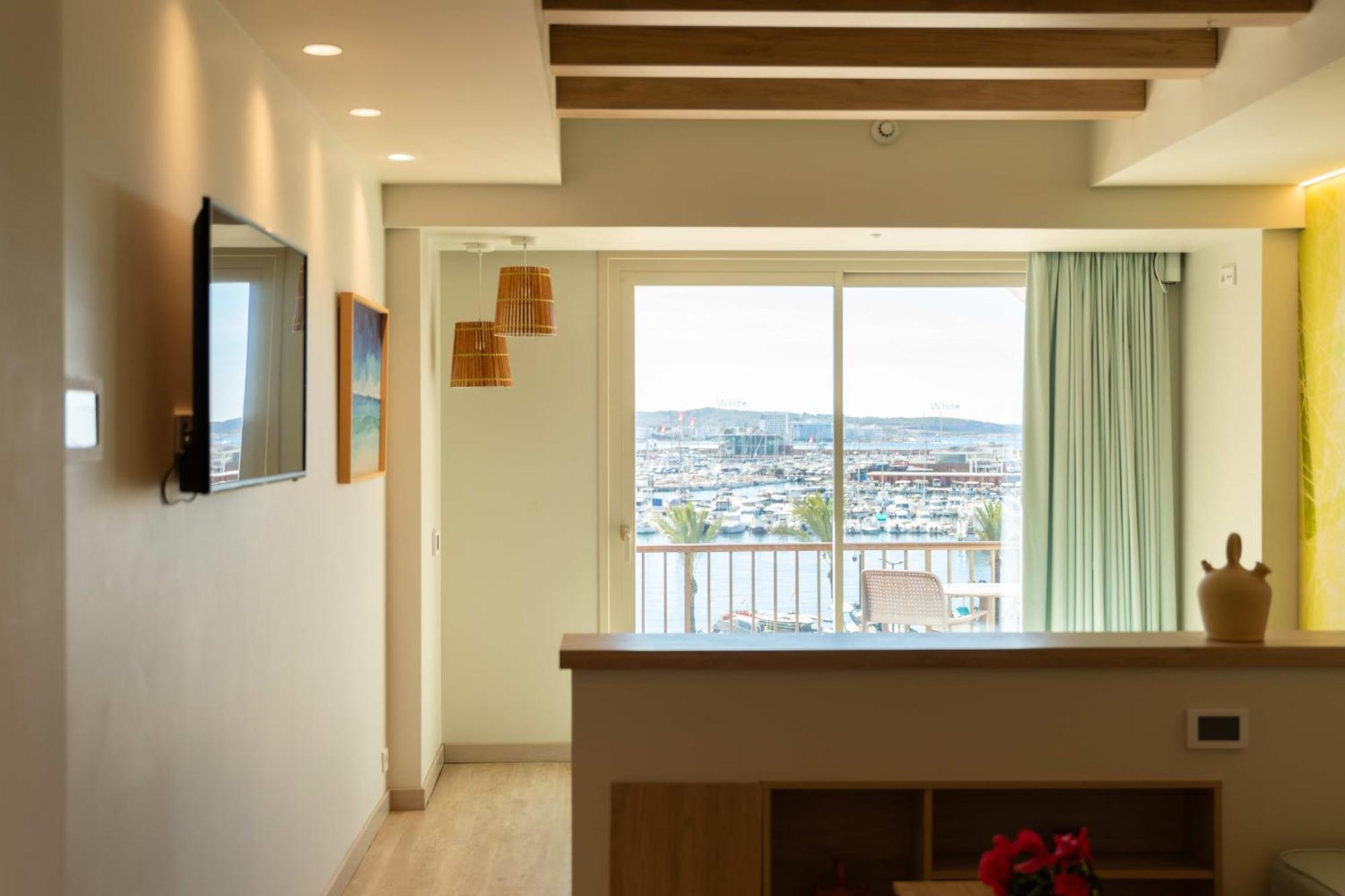 The White Apartments (Adults Only) Sant Antoni de Portmany Exterior foto
