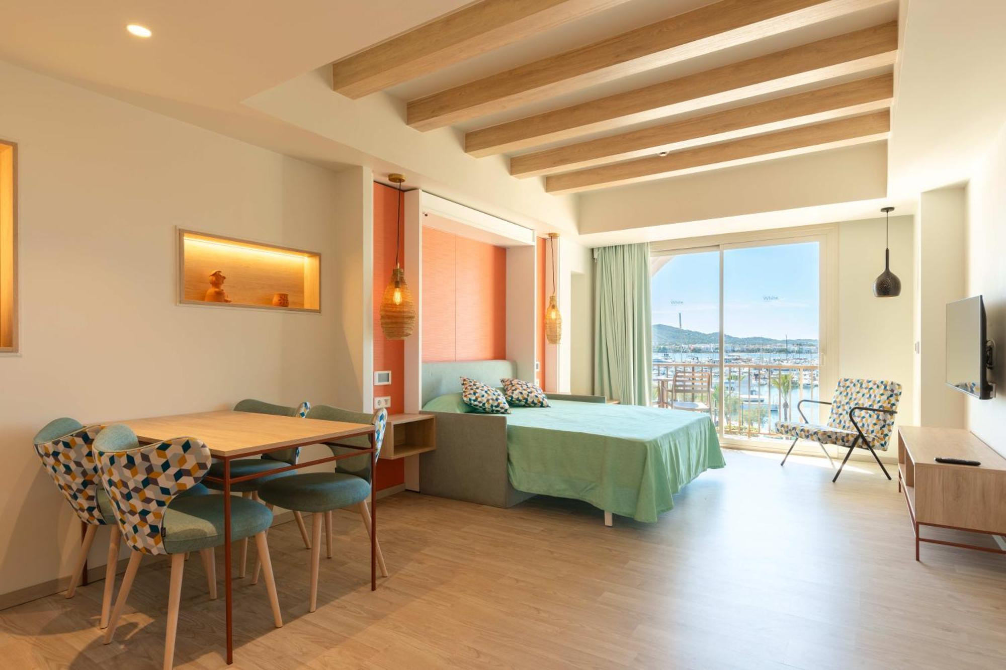 The White Apartments (Adults Only) Sant Antoni de Portmany Exterior foto